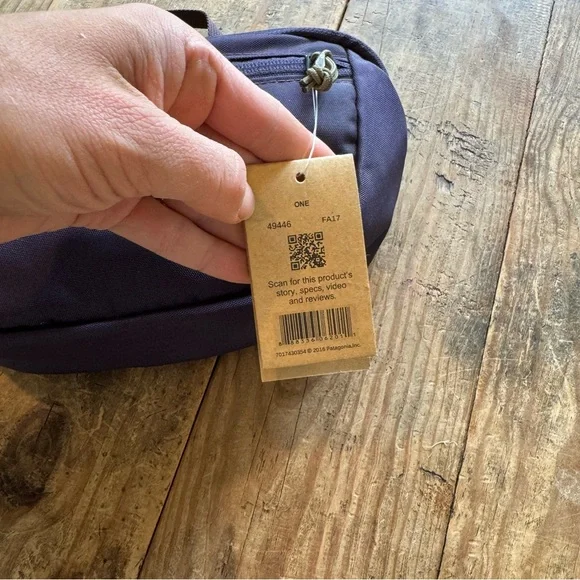 NWT PATAGONIA LW TRAVEL MINI HIP PACK - Picture 4 of 6